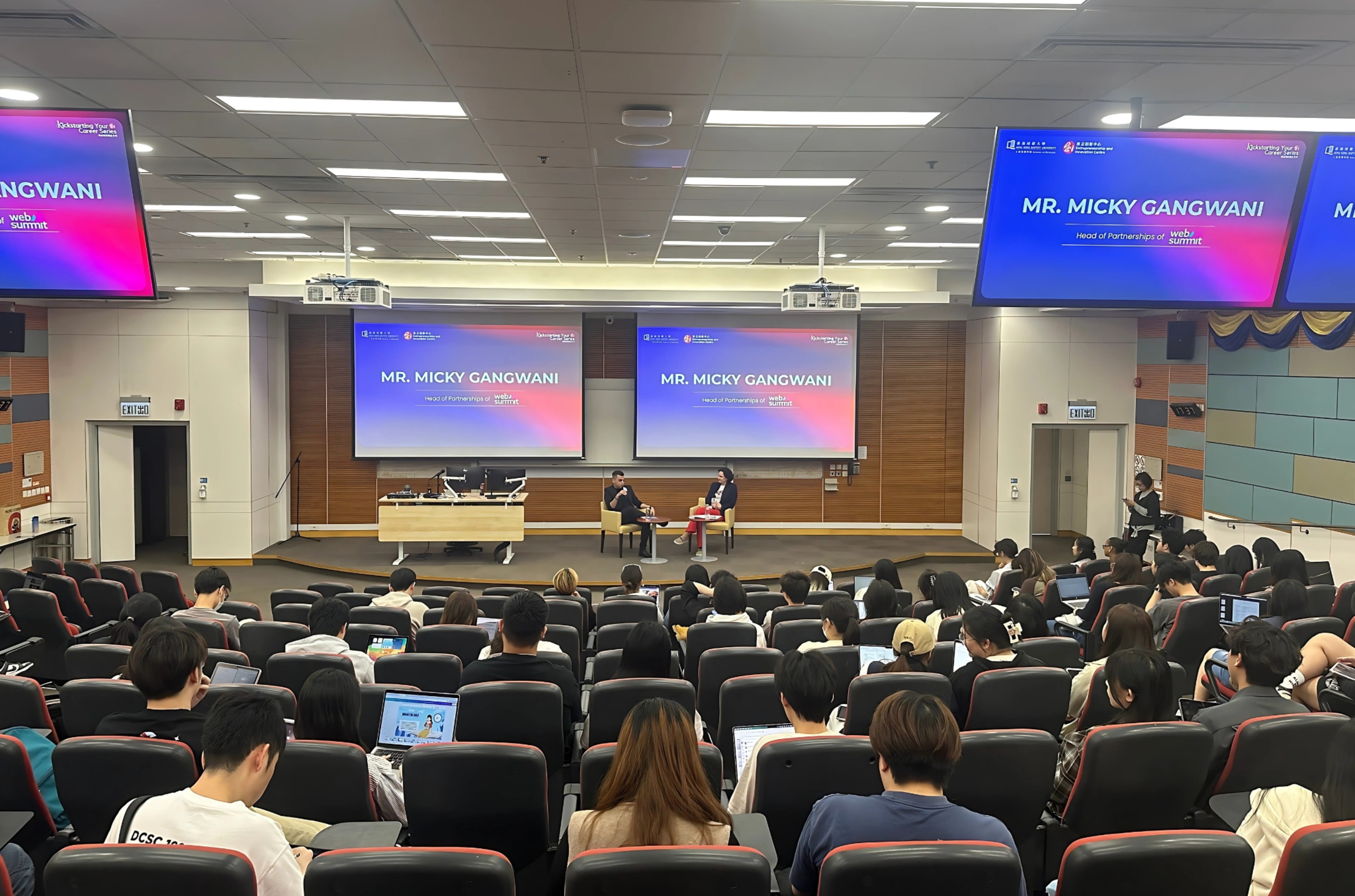 Connecting the dots between academia and industry. Over 160 business students networked and gained valuable insights at the event. 