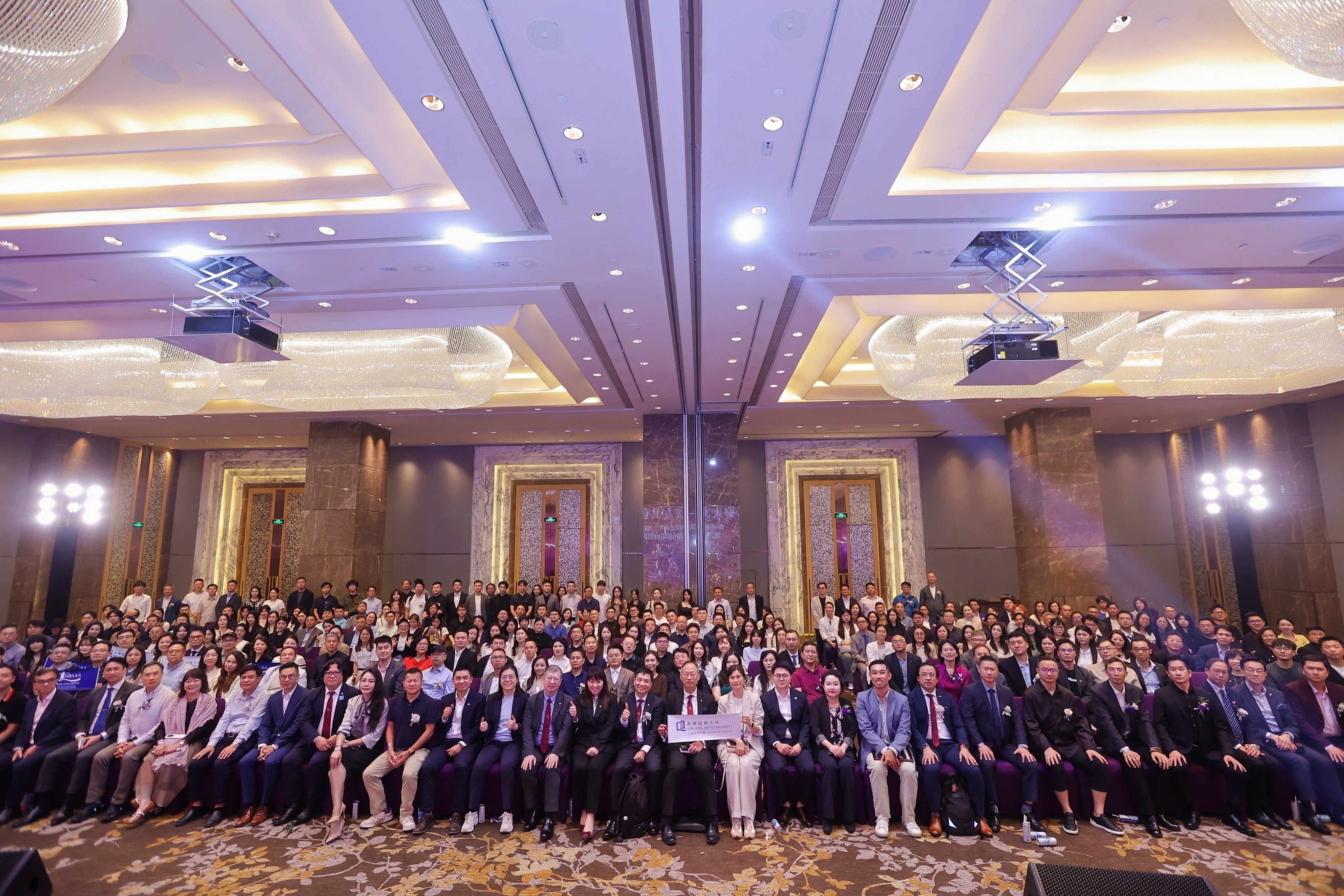 The HKBU Alumni Association and the HKBU School of Business jointly organised the HKBU Alumni Association 2nd Alumni Forum cum 2025-2026 Event Launch Ceremony Dinner, themed “AI for the Future: Co-creating a New Chapter” in Shenzhen.