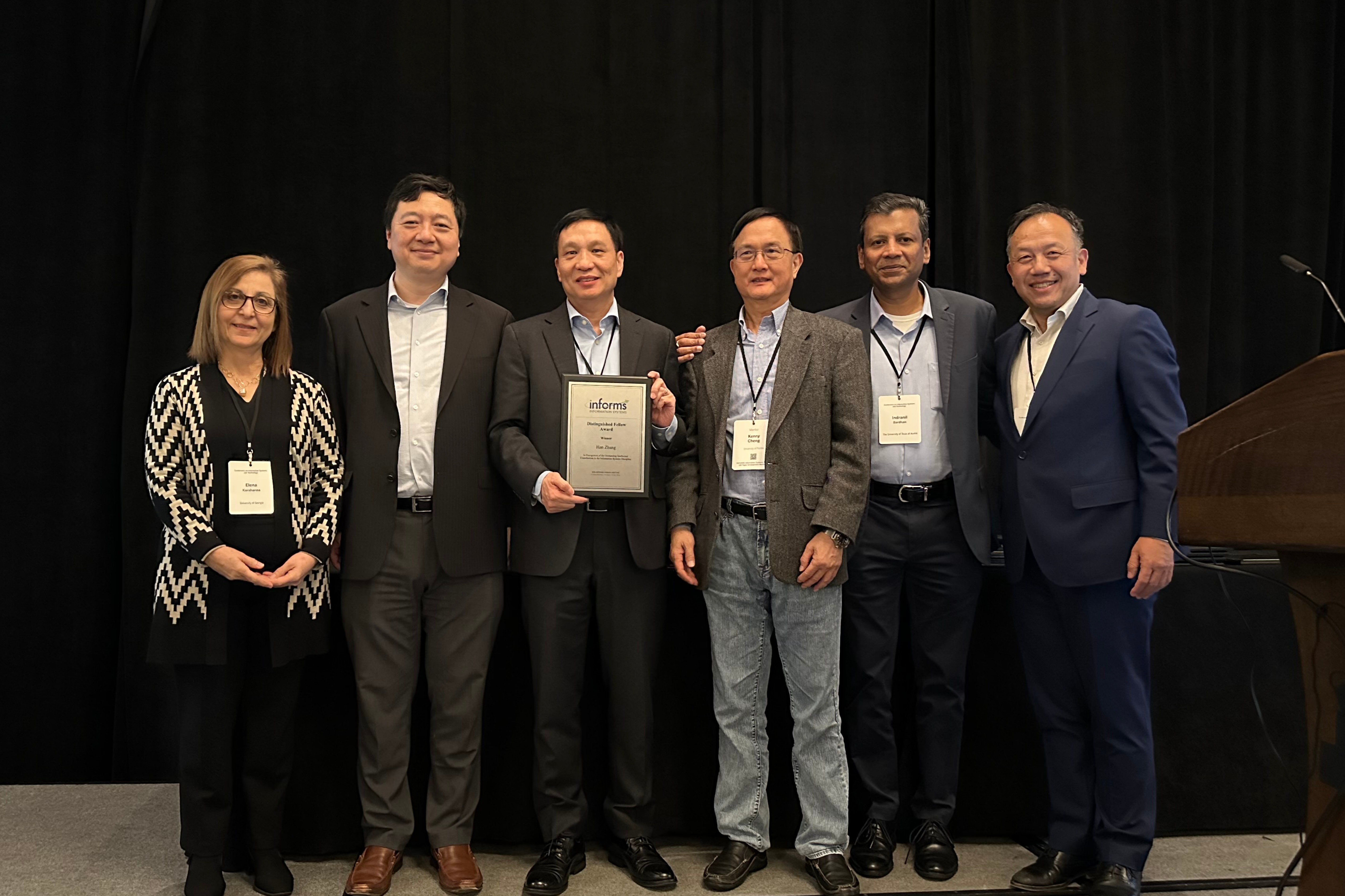 Professor Zhang Han (3rd from the left), Dean of the HKBU School of Business, receives the 2025 INFORMS ISS Distinguished Fellow Award at CIST in Atlanta, Georgia, United States.
