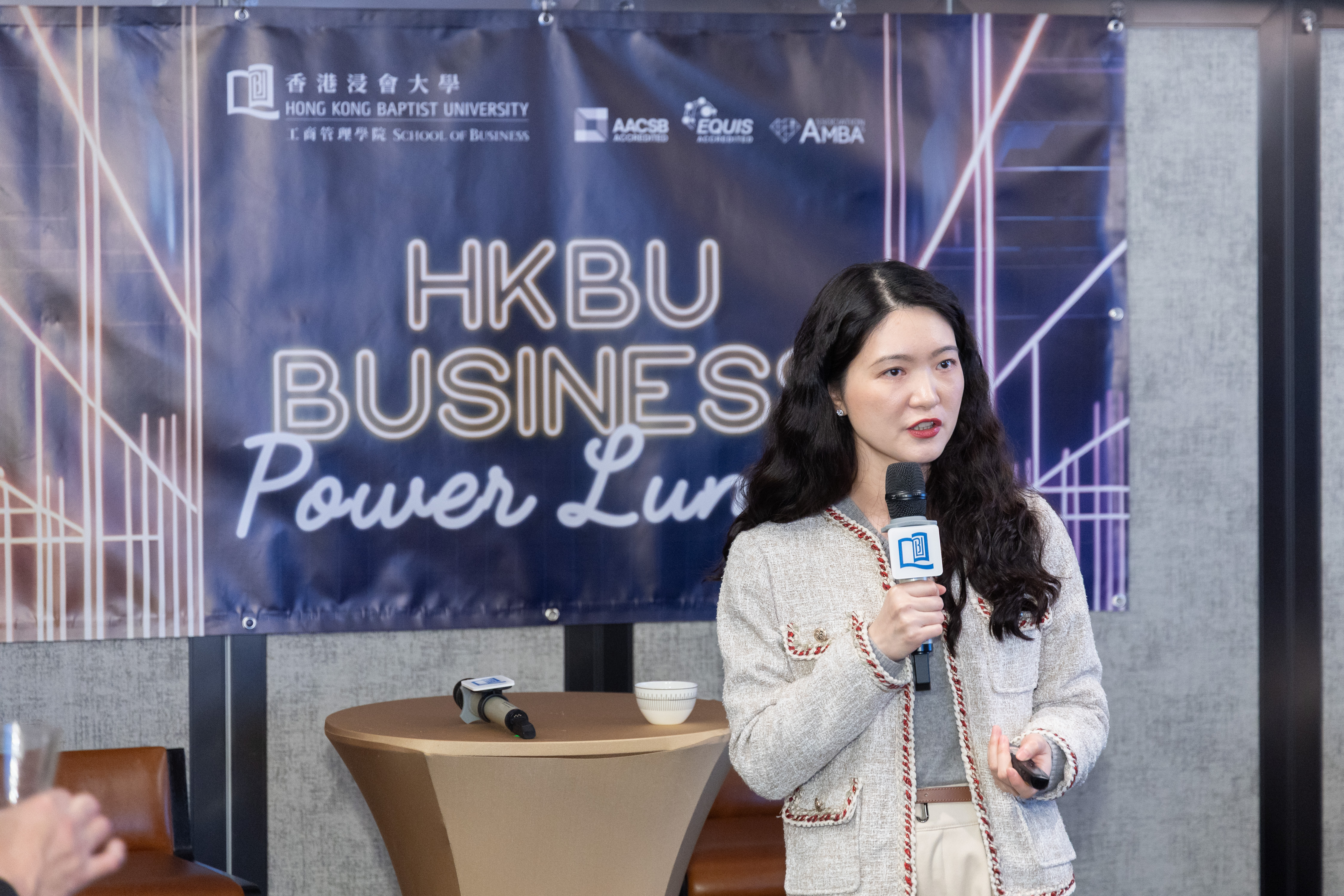 Gathering industry professionals and practitioners, Professor Shirley ZOU engaged the audience with key insights on household sustainability during her engaging presentation.