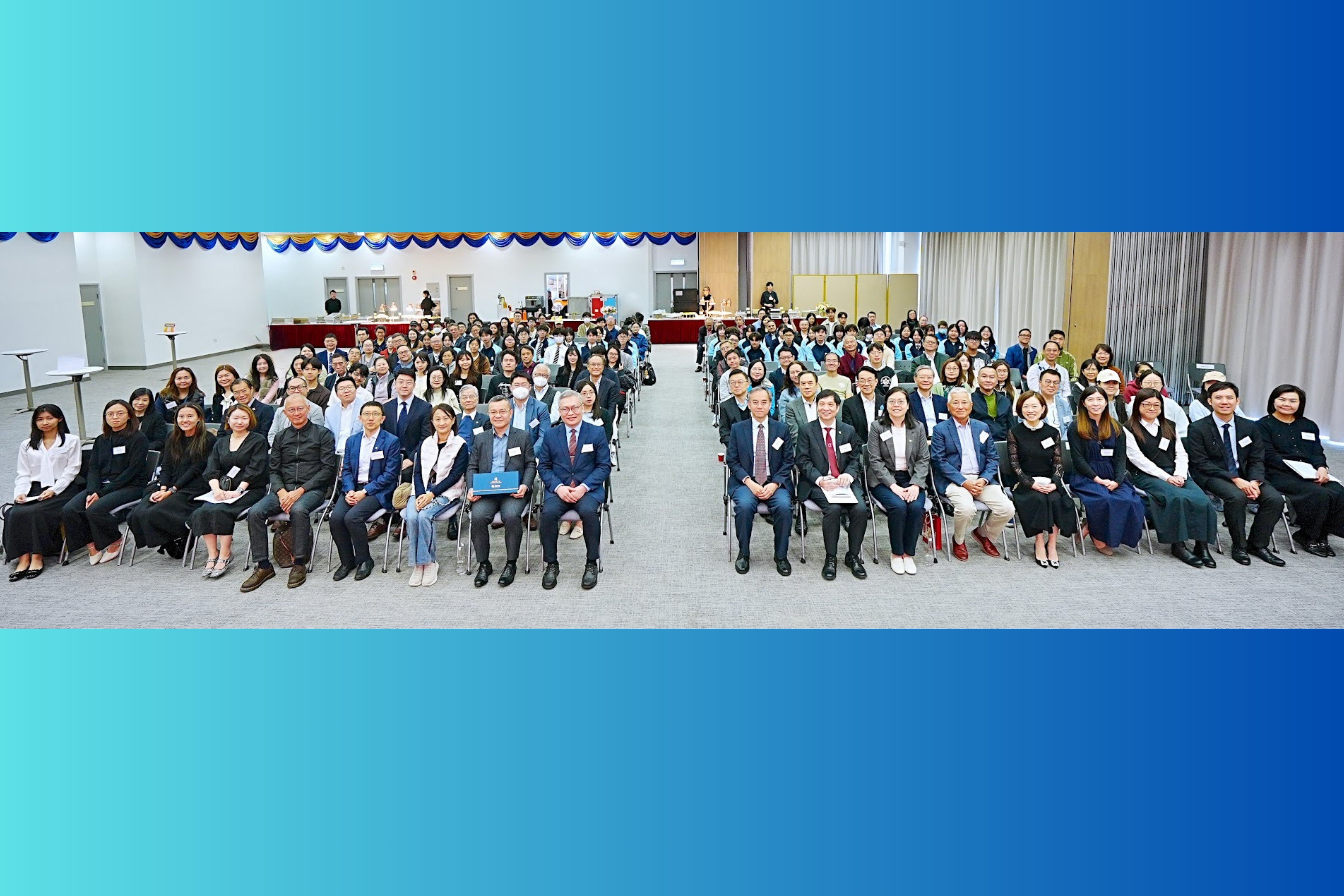 Members of the HKBU community, including students, alumni, academic staff, and honorary guests, gather for the talk co-organised by School of Business and Alumni Affairs Office.