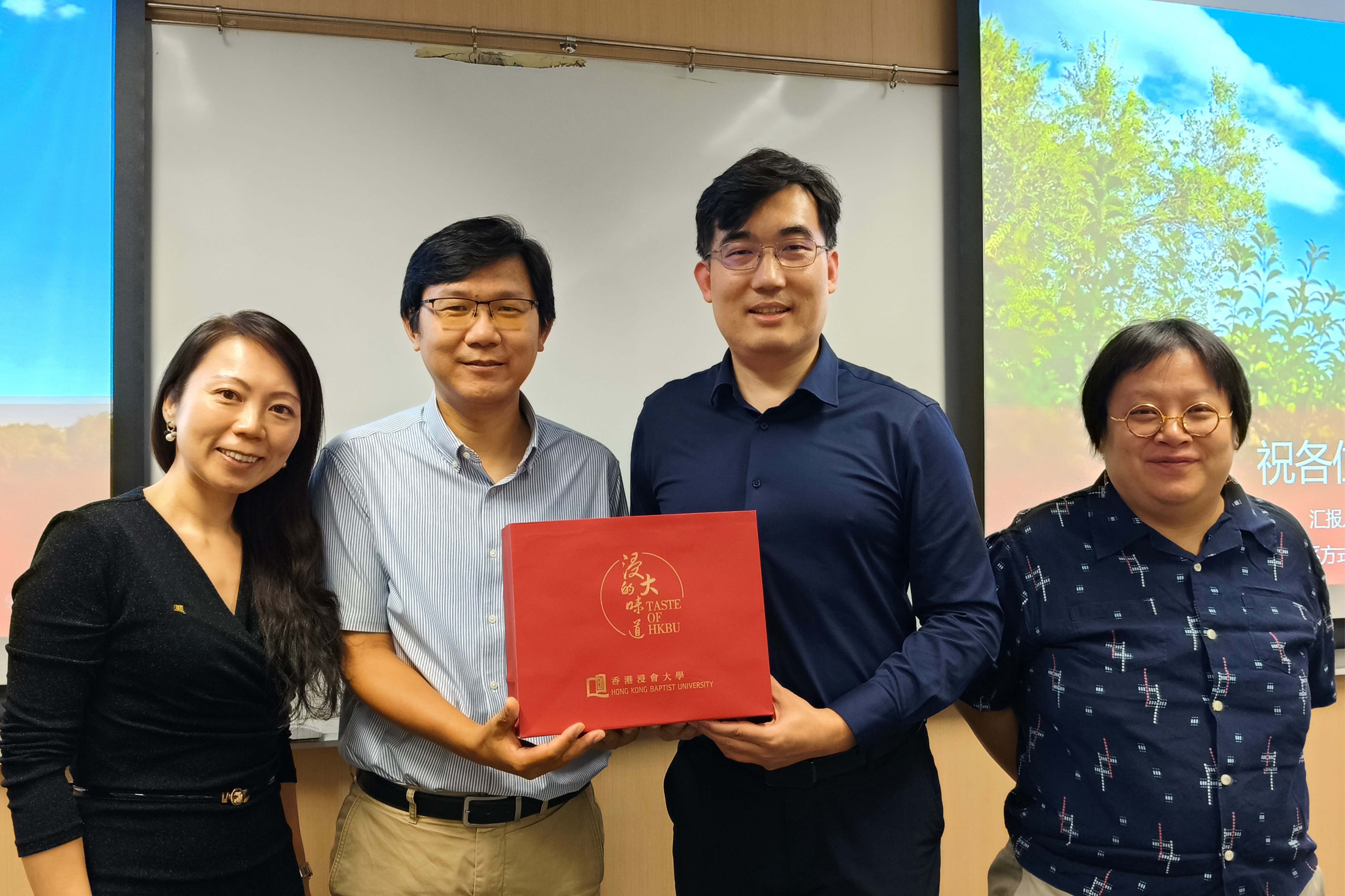 Professor Danny Wang (second from left), Associate Head (Research), Department of Management, Marketing and Information Systems (MMIS), together with Professor Kimmy Chan (far left), Associate Dean (Research & Impact), HKBU School of Business, and Professor Chen Ting (far right), Associate Head (Research), Department of Accountancy, Economics and Finance (AEF), presents a souvenir as a token of appreciation to Professor Liu Chong (second from right).